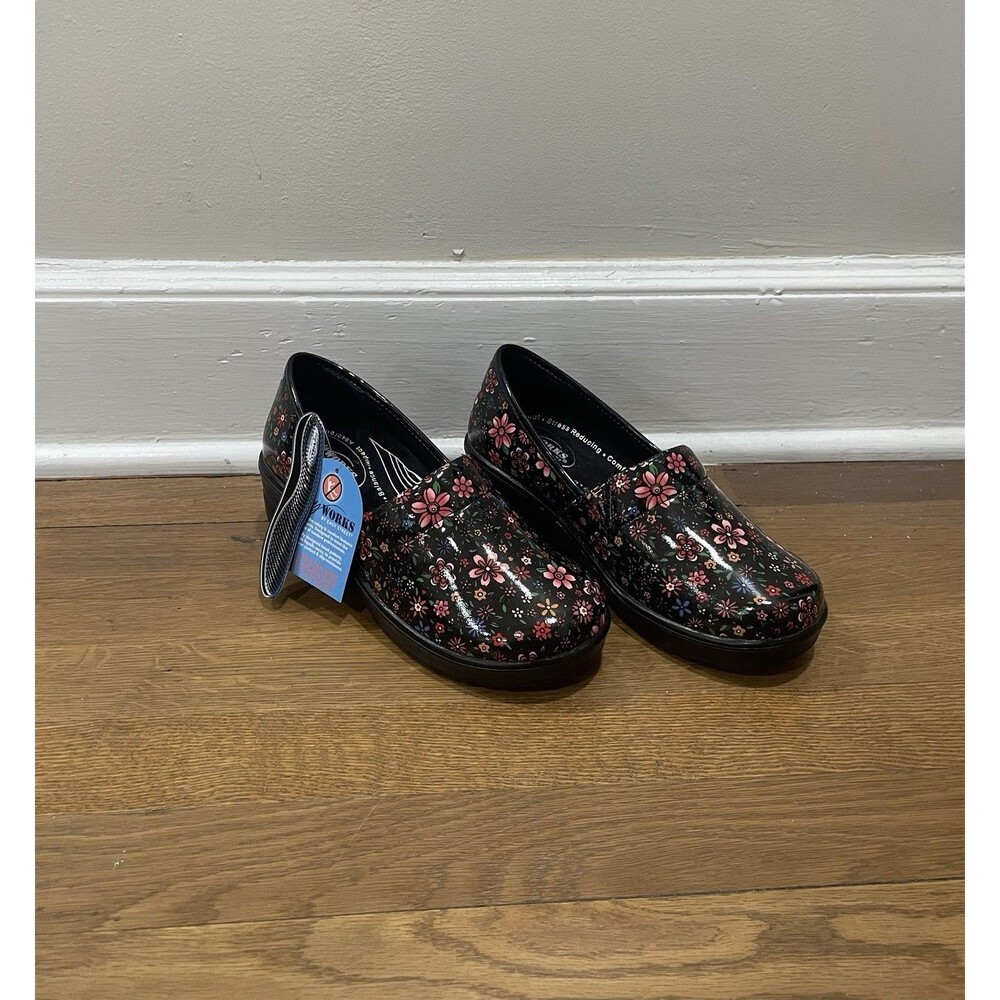 Easy Works Easy Street Women 7W Laurie Clogs Floral Black Groovy Bright Patent